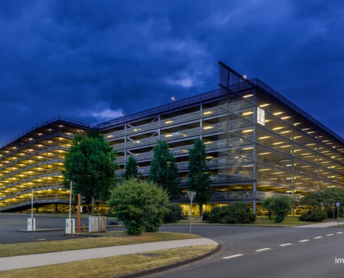 Architekturfotografie Parkhaus Flughafen Köln/Bonn, Nacht