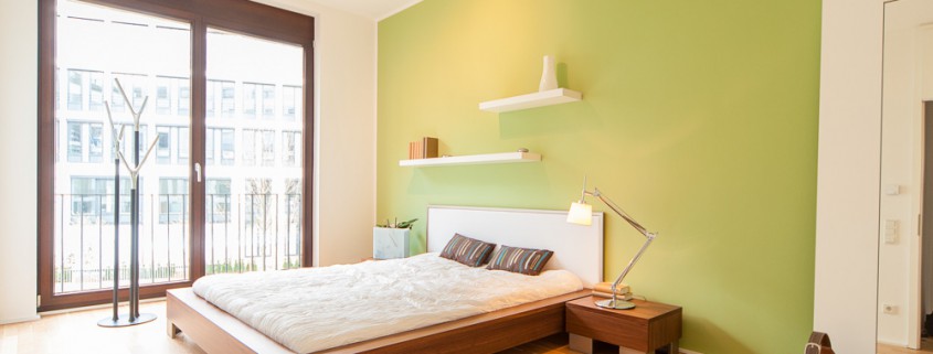 Immobilien Fotograf Köln; Etagenwohnung Schlafzimmer Wand grün